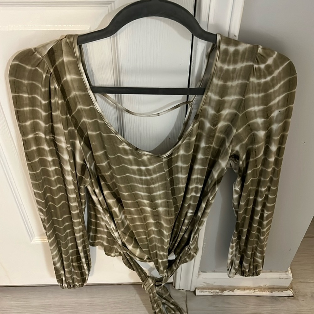 Love sleeve striped buckle shirt